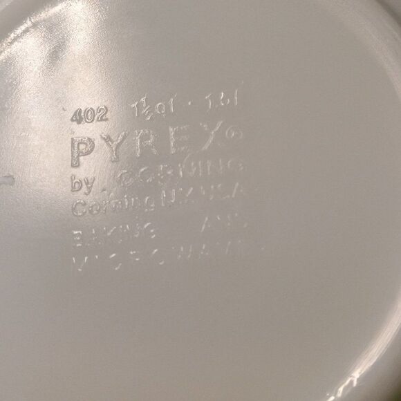 Pyrex 402 1 1/2 qt Butterfly gold mixing bowl Cottagecore Kitsch - Picture 5 of 6